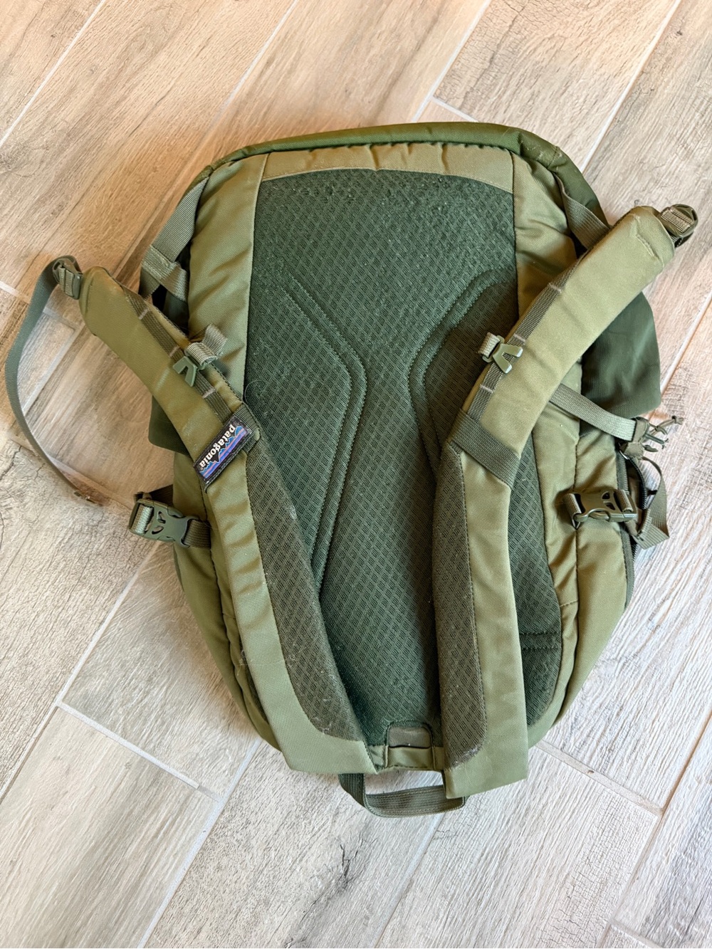 Patagonia Olive Green Backpack - Picture 4 of 5